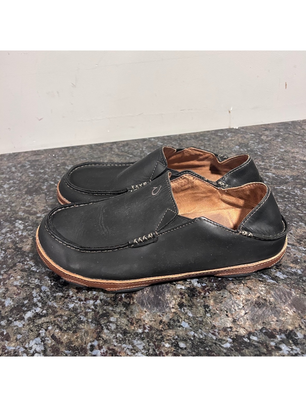 Olukai Moloa Leather Slip On Shoes Mens 10.5 Black Brown Moc Toe Casual Loafers
